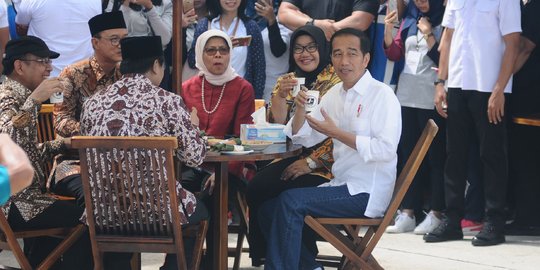 Usai Resmikan Tol, Jokowi Ngopi di Rest Area