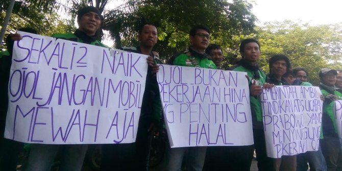 Protes Prabowo Sopir Ojek Online Bawa Spanduk Naik Ojol 