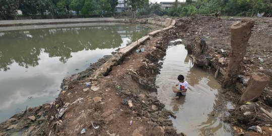 Banyak Sampah, Situ Pedongkelan Keluarkan Aroma Tak Sedap