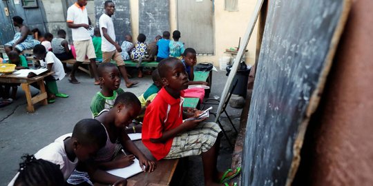 Potret Anak-anak Ghana Tuntut Ilmu di Sekolah Jalanan