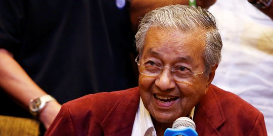 Mahathir Tidak Tahu Soal Pernikahan Raja Malaysia dengan Miss Moscow Oksana Voevodina