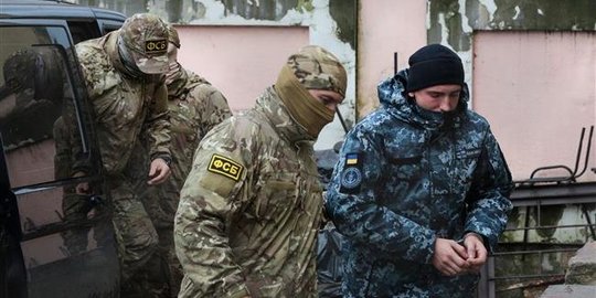 Para Pelaut Ukraina yang Ditahan Rusia Dipindahkan ke Moskow
