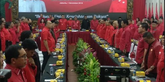 Sekjen PDIP Beberkan Kebobrokan Soeharto dan Tommy
