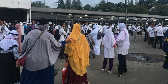 Antisipasi Bludaknya Penumpang Reuni 212, PT KCI Tambah Petugas di 3 Stasiun