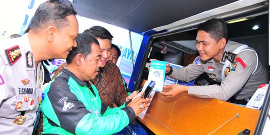 Bayar SIM dan SKCK di Polrestabes Surabaya Bisa Pakai GO-PAY