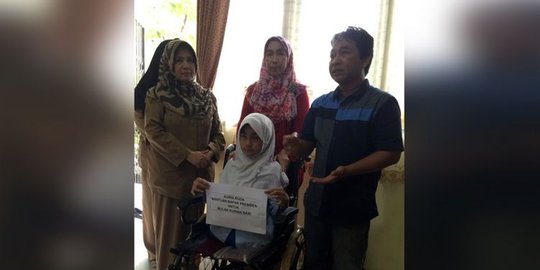 jokowi agar dibelikan kursi roda rev1