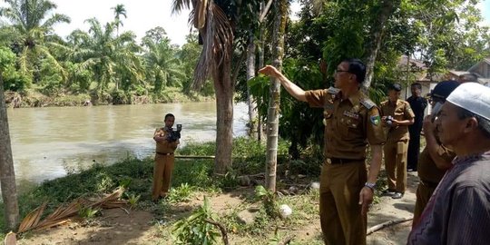 Bupati Pesisir Selatan Hendrajoni Tinjau Langsung Banjir Lengayang