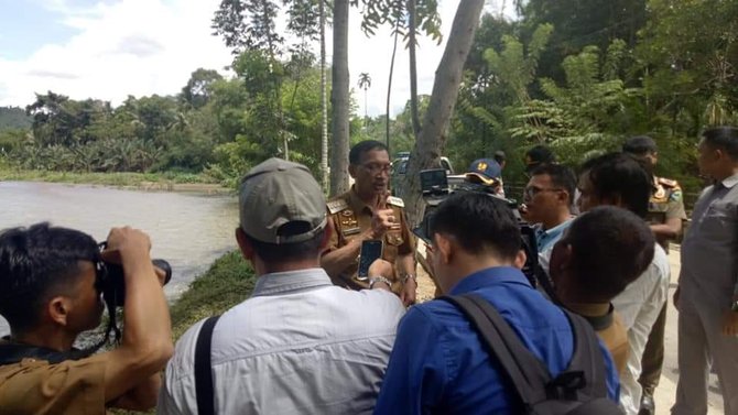 bupati pesisir selatan hendrajoni tinjau langsung banjir lengayang