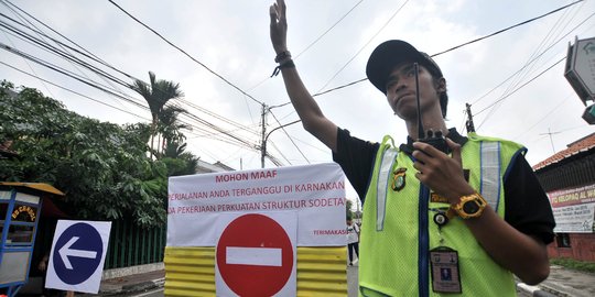 Penutupan Jalan Otista III untuk Proyek Sodetan Ciliwung