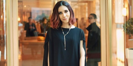 Mengenal Suhay Salim, vlogger cantik yang pilih nikah simpel berbalut jeans