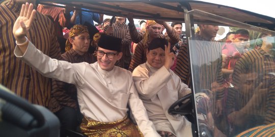 Saat Prabowo-Sandi Dapat Banyak Sumbangan dari Warga