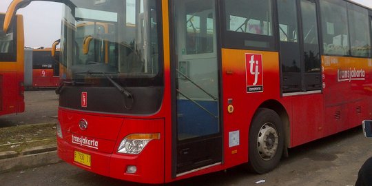 Rugi Akibat Macet, PT Transjakarta Harap LRT Cepat Selesai