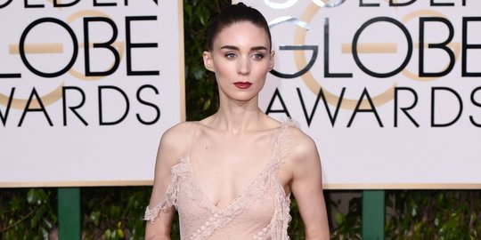 7 selebriti cantik paling pelit senyum, dari kristen stewart sampai bella hadid