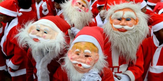 Lucunya Anak-anak India Kenakan Kostum Santa untuk Sambut Natal