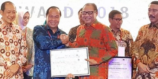 Walikota Bitung Raih Penganugerahan Walikota Entrepreneur Award 2018