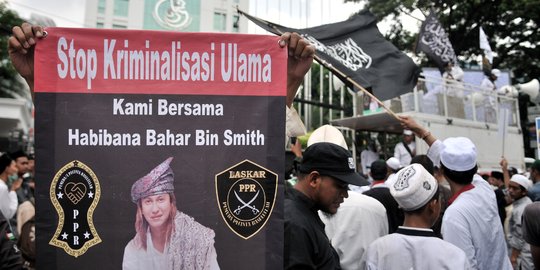 Laskar Pembela Islam Kawal Pemeriksaan Habib Bahar di Bareskrim