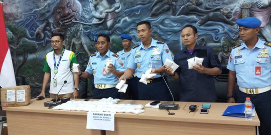 Lolos Dari Halim, 50 Ribu Pil Double L Terungkap di Bandara Malang