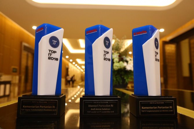 kementan raih tiga penghargaan di ajang top it amp telco 2018