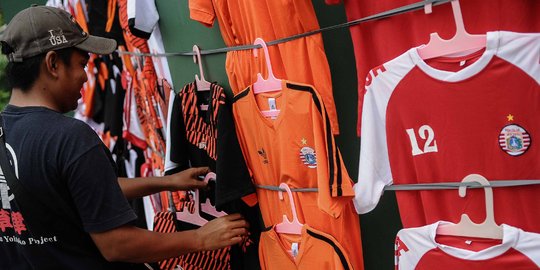 Pedagang Atribut Persija Mulai Menjamur