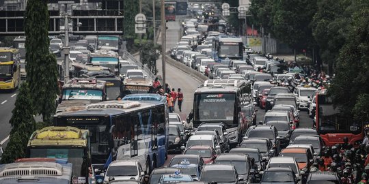 Jelang Persija vs Mitra Kukar, Jalan Gatot Subroto Macet Parah