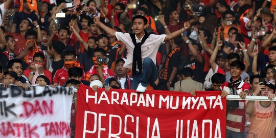 Semangat Jakmania Dukung Persija Raih Juara