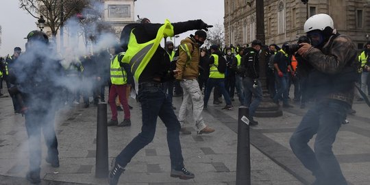 Menkeu Prancis Sebut Demo 'Rompi Kuning' Malapetaka Buat Ekonomi