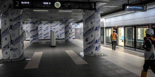 Menengok Isi Stasiun MRT Bundaran HI