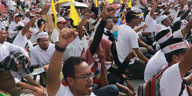 Ribuan Warga Malaysia Unjuk Rasa Tolak Penghapusan Hak ...