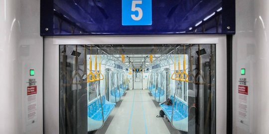 Intip Suasana Interior Gerbong Kereta MRT