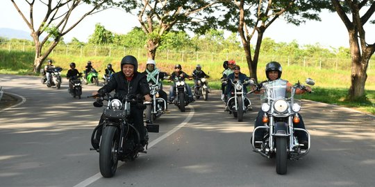 Saat Ketum PPP Jelajahi Kota Kendari dengan Mengendarai Harley Davidson