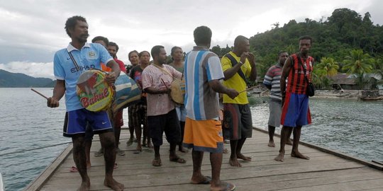 Jurus Polri Rangkul Warga Papua Lewat Satgas Noken