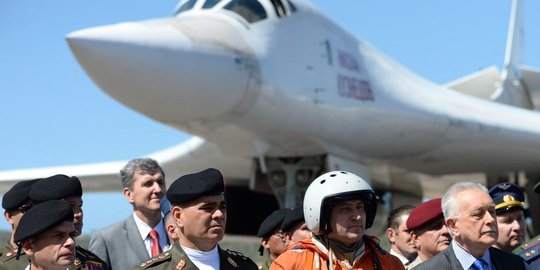Di Tengah Krisis Venezuela, Rusia Kirim 2 Jet Pengebom Dukung Presiden Maduro