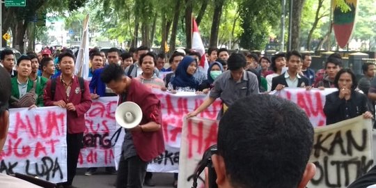 Demo di Depan Gedung DPRD Sumut, Mahasiswa Nilai Nawacita Jokowi Belum Terwujud