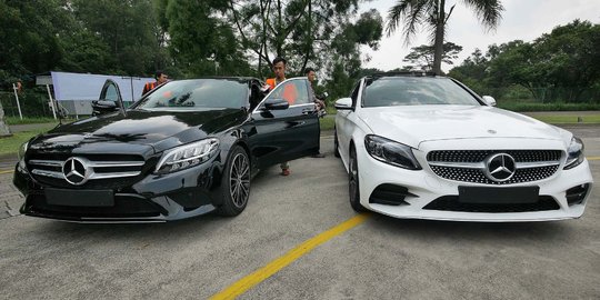 Mewahnya Mercedes Benz C 300 AMG Line dan C 200 EQ Boost