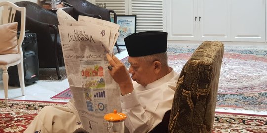 Ma'ruf Amin Lebih Tertarik Baca Koran Ketimbang Online atau Medsos