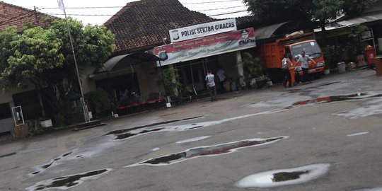 Pembakaran Polsek, Kapolsek Ciracas Terluka Hingga Dirawat di Rumah Sakit