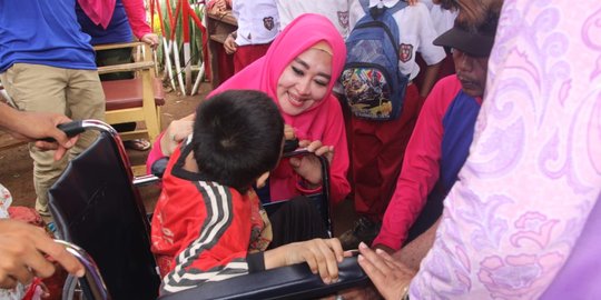 Istri Bupati Pesisir Selatan Gelar Kuliah Lapangan Bersama Mahasiswa Kedokteran