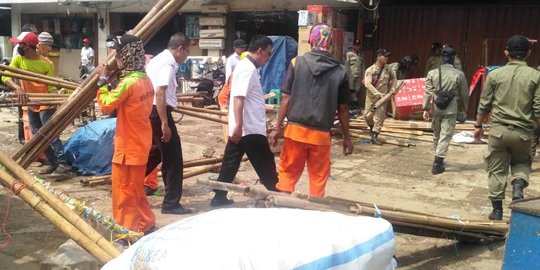 Mengganggu Lalu Lintas, 500 PKL di Cikarang Digusur Satpol PP