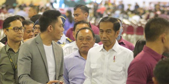 Cara Pemerintah Jokowi Hidupkan UMKM Lewat Internet