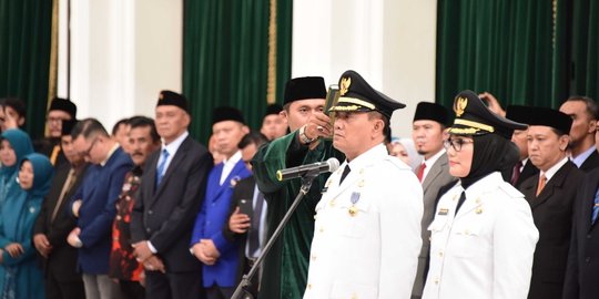 Lantik Wali Kota Cirebon, Ridwan Kamil Ajak Angkat Potensi Milenial