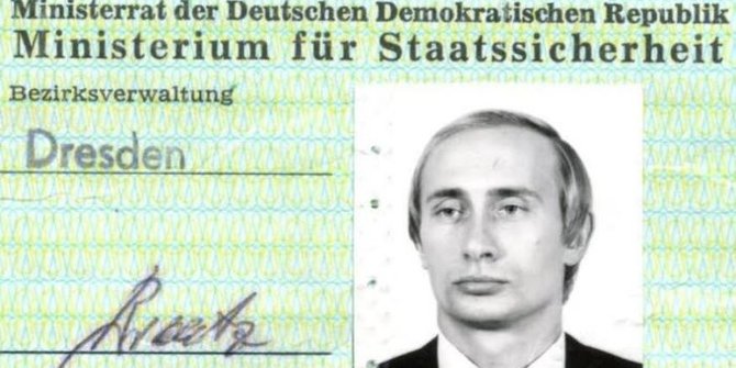 Kartu Identitas Intelijen Milik Putin Ditemukan di Jerman Kartu Identitas Intelijen Milik Putin Ditemukan di Jerman