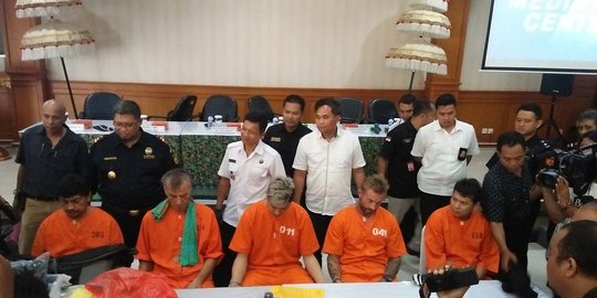 Bea Cukai Ngurah Rai Tangkap WN Peru Simpan Kokain Rp 10 M di Dinding Koper