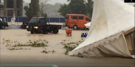 Viral Video Tenda Roboh & Banjir Bandang di Area Proyek Meikarta
