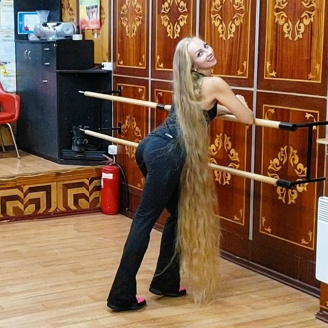 Rapunzel dari Ukraina Tak Pernah Potong Rambut 2 Meternya 