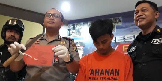 Kesal Lapak Dibongkar, Tukang Sayur Lempar Pisau ke Satpol PP