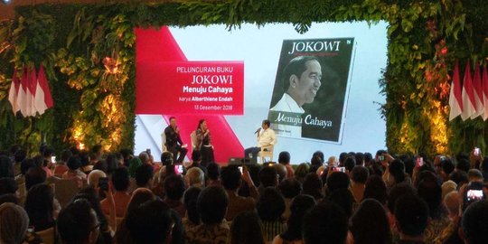 Penulis Buku 'Jokowi Menuju Cahaya': Pembangunan Tidak Selalu Manis
