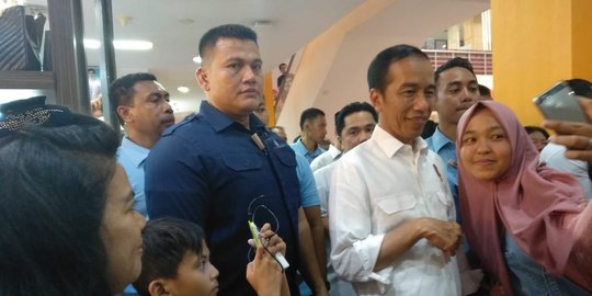 Jokowi Bikin Heboh Pengunjung Mal di Jambi