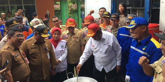 Gubernur Riau Ingatkan Orang Tua Awasi Anak Agar Tak Berenang di Lokasi Banjir