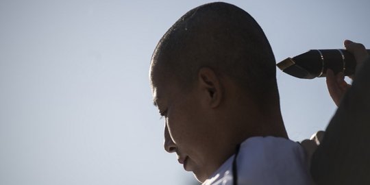 Protes Suami Ditahan, Para Istri di China Cukur Botak Rambutnya