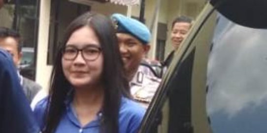 Datangi Polda Jatim Terkait Kosmetik Palsu, Nella Kharisma Umbar Senyum